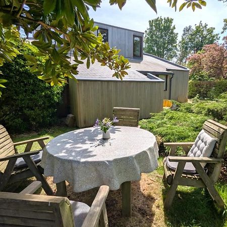 Unique & Rural Child Friendly Annexe With Large Gardens, Games & Tennis Court - Chichester Holiday Properties Exterior foto